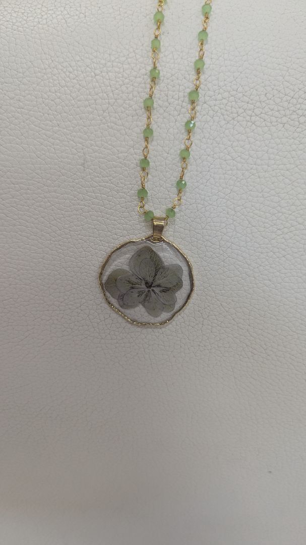 Simply SuSu Designs Green flower beaded necklace