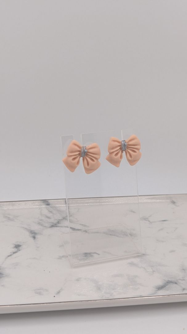 Simply SuSu Designs Bow stud earrings