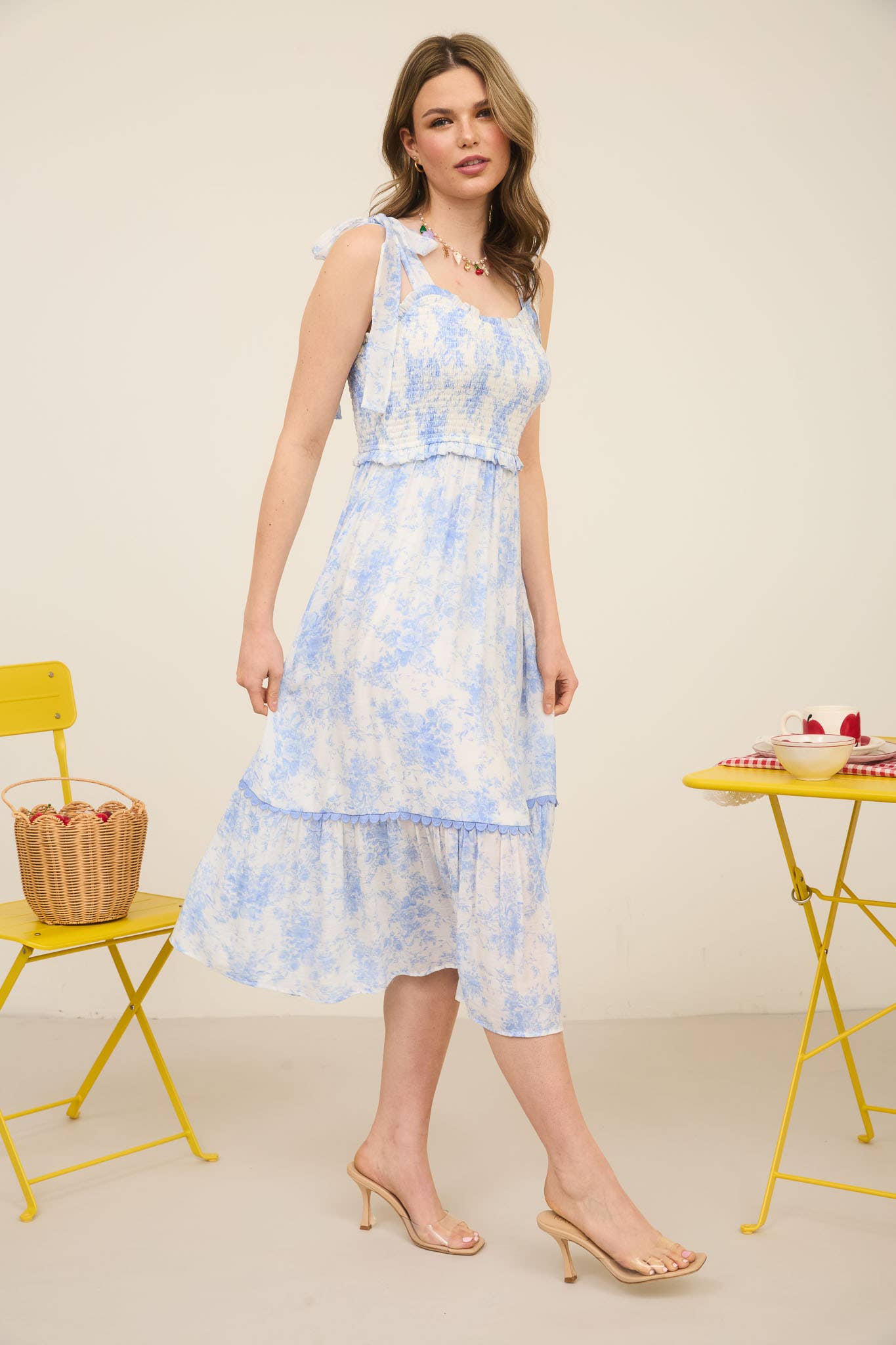 Blu Pepper - FLORAL SMOCKED SWEETHEART RUFFLE TRIM MIDI DRESS