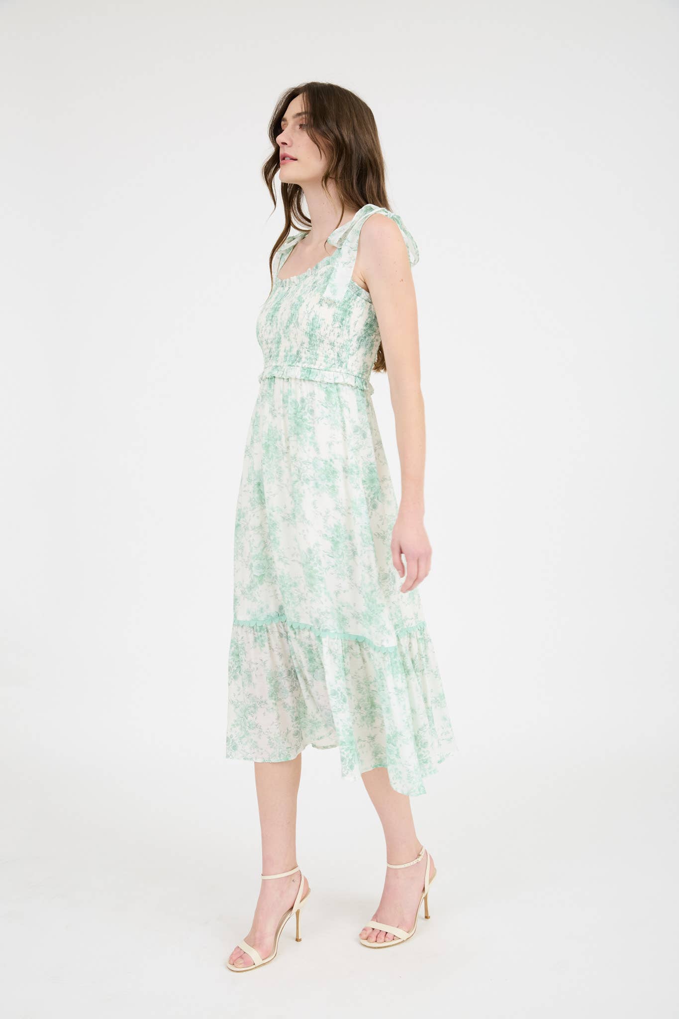 Blu Pepper - FLORAL SMOCKED SWEETHEART RUFFLE TRIM MIDI DRESS