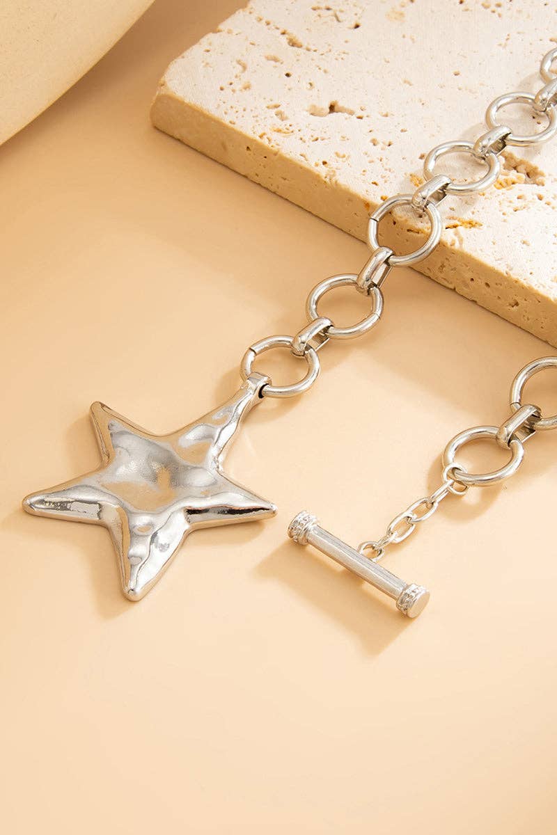 Soli Echo - Chunky Chain Cross Pendant Necklace