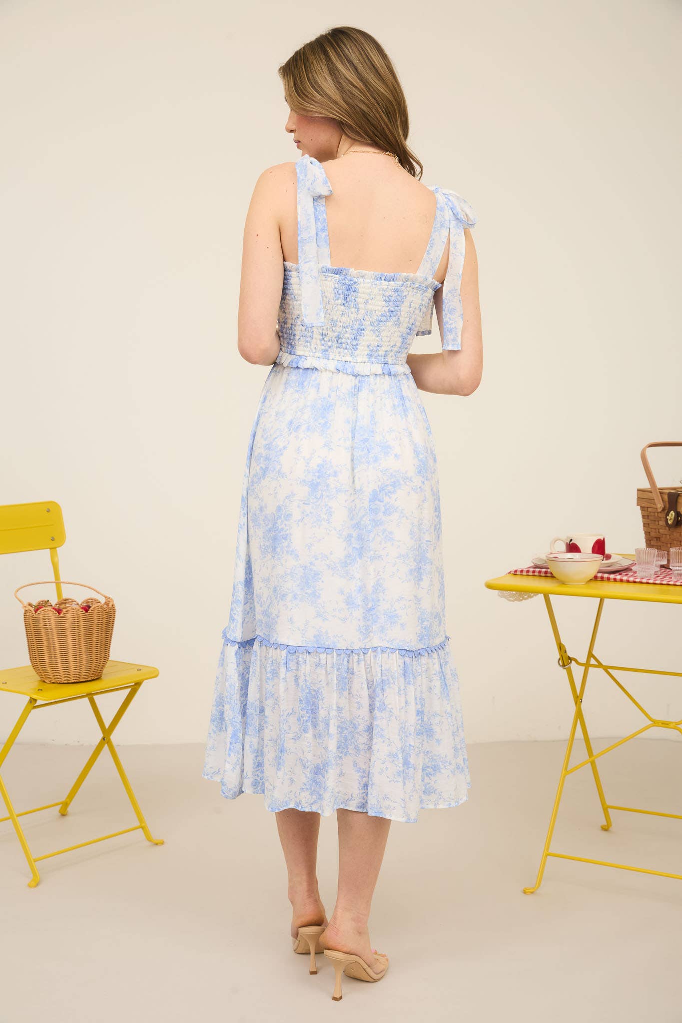 Blu Pepper - FLORAL SMOCKED SWEETHEART RUFFLE TRIM MIDI DRESS