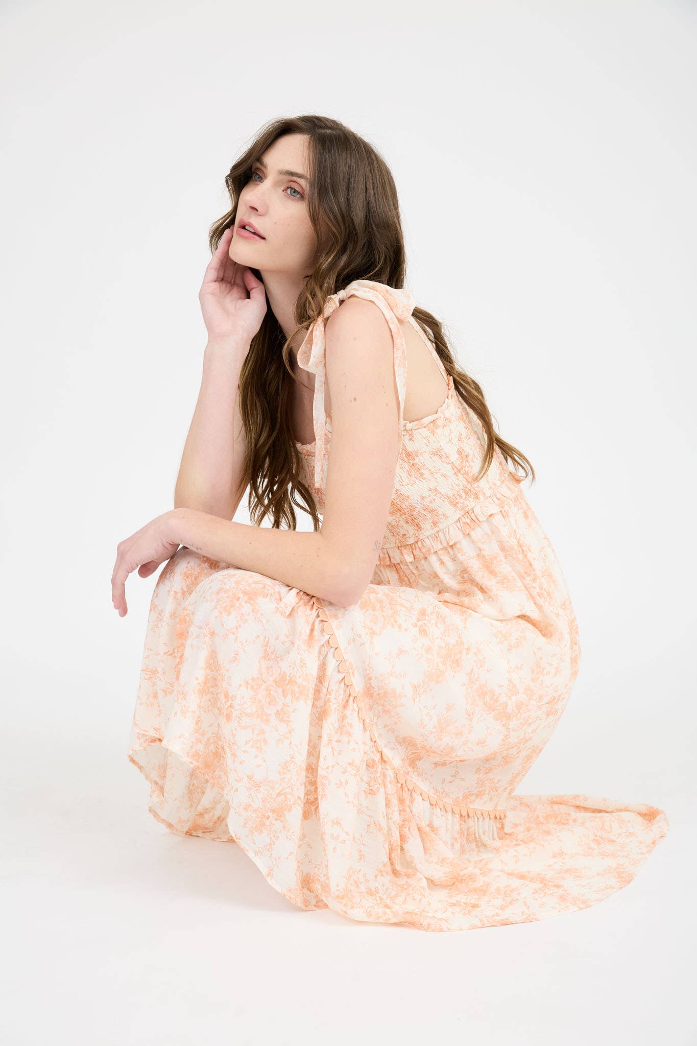Blu Pepper - FLORAL SMOCKED SWEETHEART RUFFLE TRIM MIDI DRESS