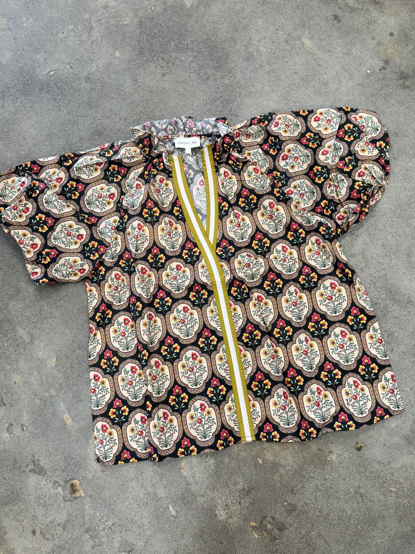 Black floral top Entro