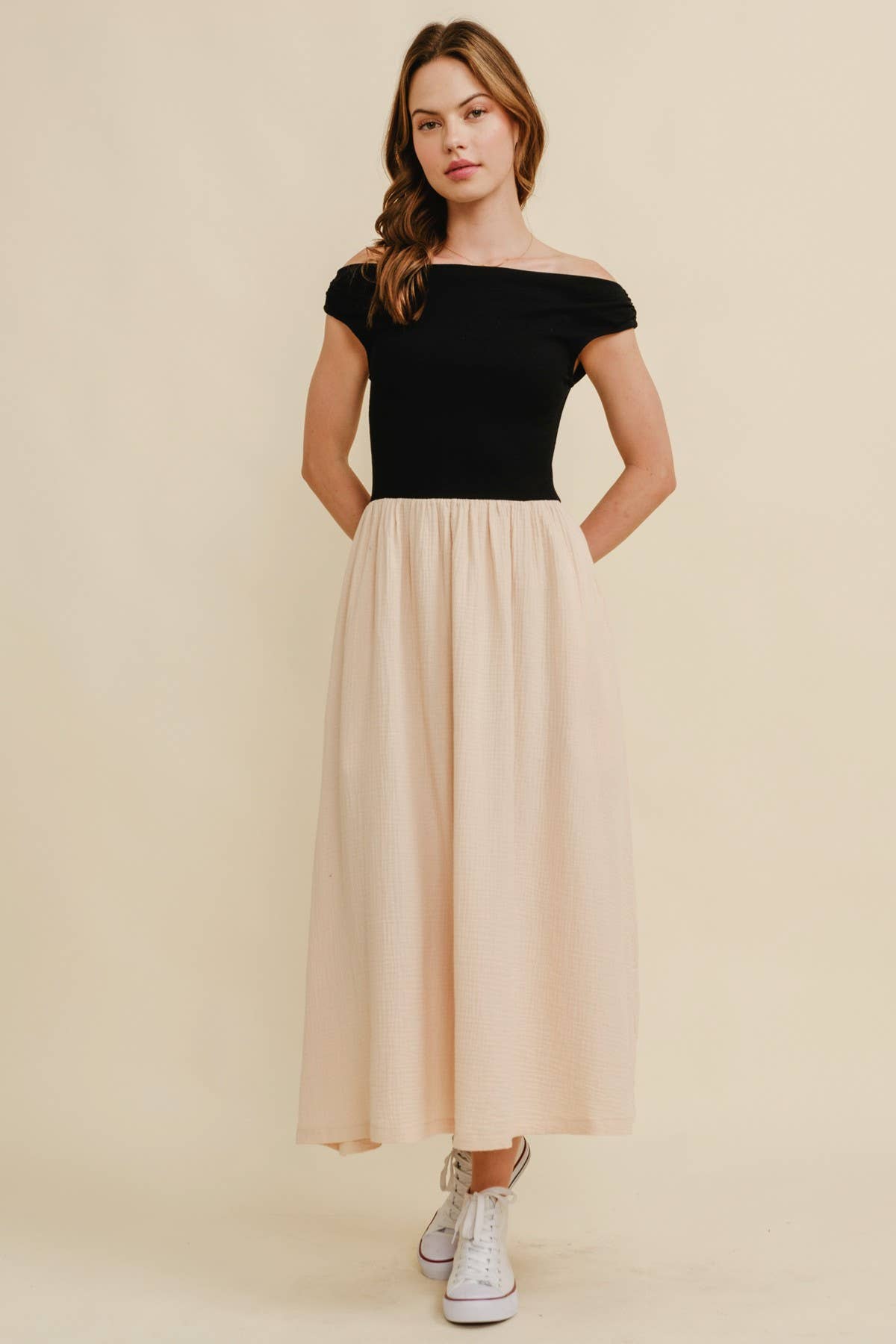 Cloud Ten - CD17609 - OFF SHOULDER CONTRAST MAXI DRESS