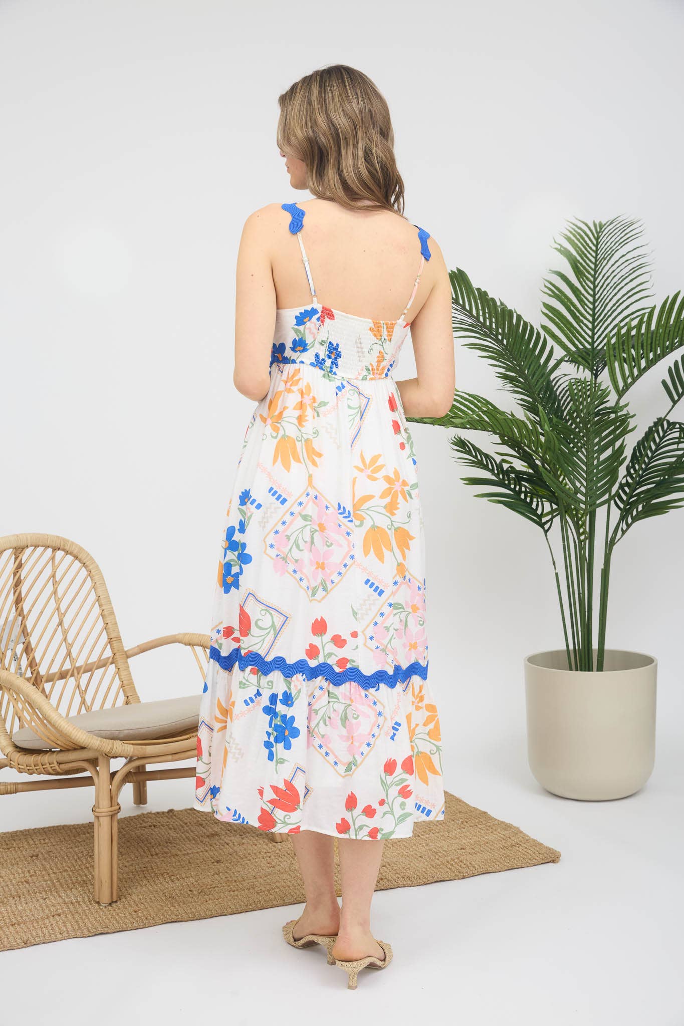FLORAL PATTERN WAVY DETAIL SLEEVELESS MIDI DRESS