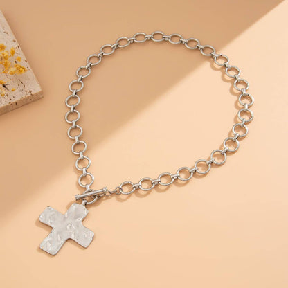 JOSSLYN by wall to wall - NOTABLE HAMMERED CROSS FRONT TOGGLE NECKLACE | 40NK9474