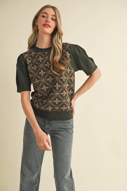 SHORT PUFF SLEEVE EMBROIDERY FRONT SWEATER