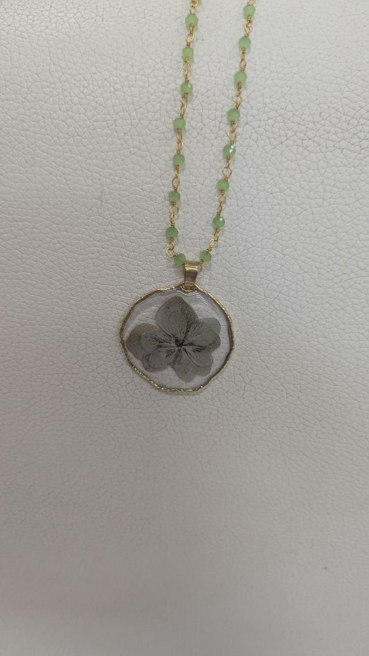 Simply SuSu Designs Green flower beaded necklace