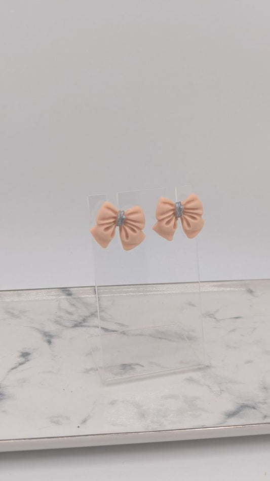 Simply SuSu Designs Bow stud earrings