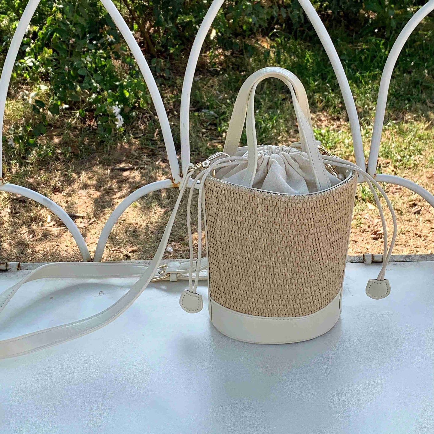 Pretty Persuasions - P25035 Straw Bucket/Crossbody Bag