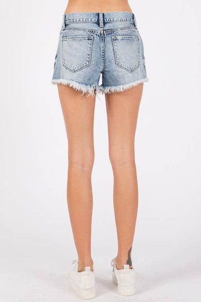 Petra153 - P1353R-LA MID RISE RIGID PATCHED SHORTS W/ FRAYED HEM