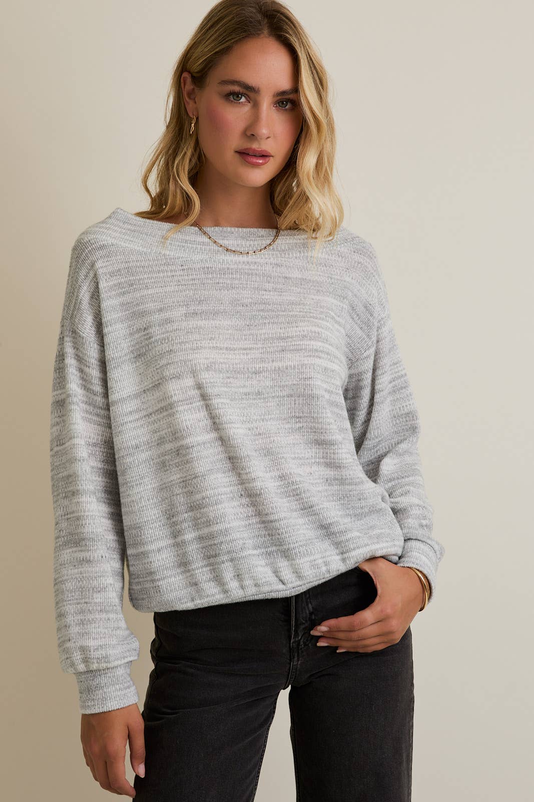 LONG SLEEVE UNBALANCED OFF SHOULDER TOP