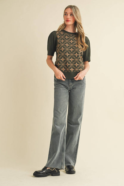 SHORT PUFF SLEEVE EMBROIDERY FRONT SWEATER