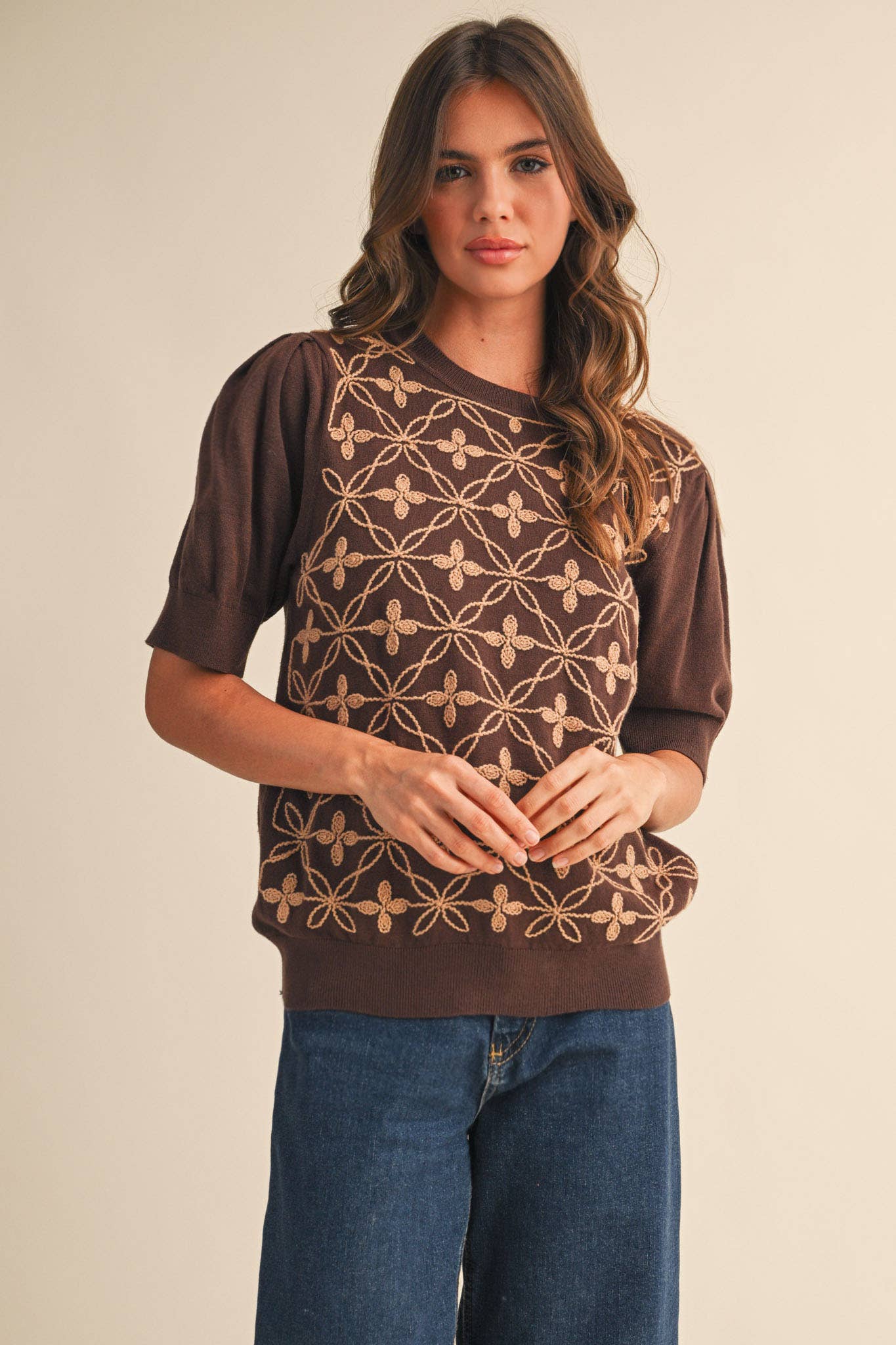 SHORT PUFF SLEEVE EMBROIDERY FRONT SWEATER