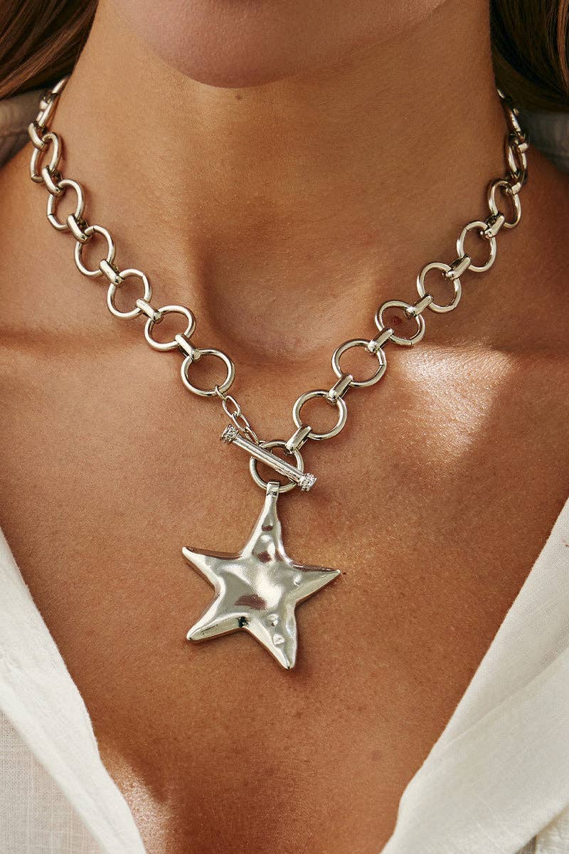 Soli Echo - Chunky Chain Cross Pendant Necklace