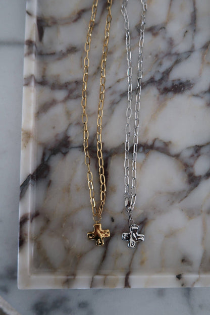 CHANSUTTPEARLS - PAPERCLIP CROSS NECKLACE ￼