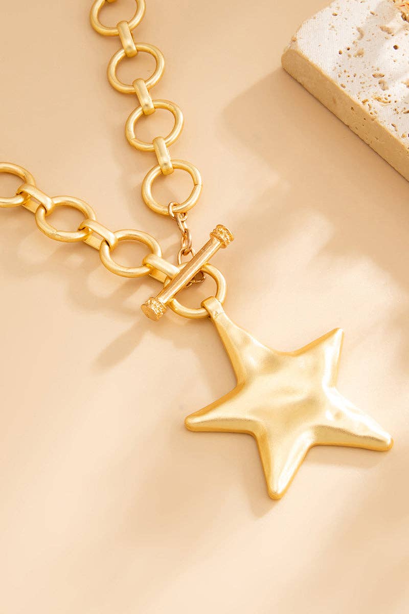 Soli Echo - Chunky Chain Cross Pendant Necklace