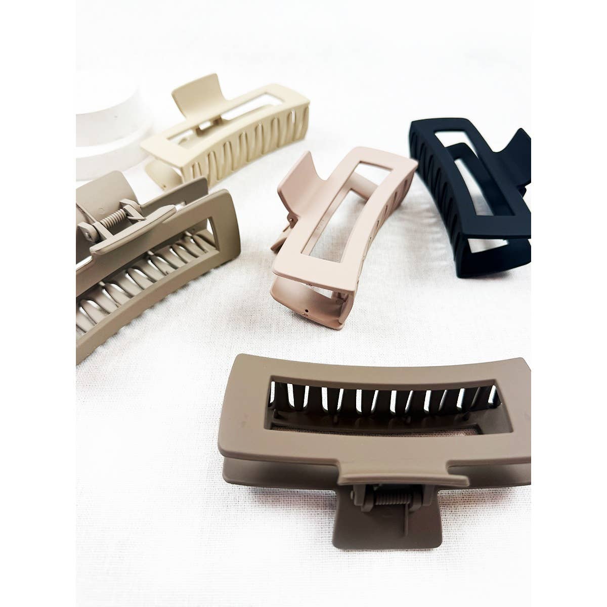 Love and Repeat - Matte Jumbo Cut Out Rectangle Hair Claw