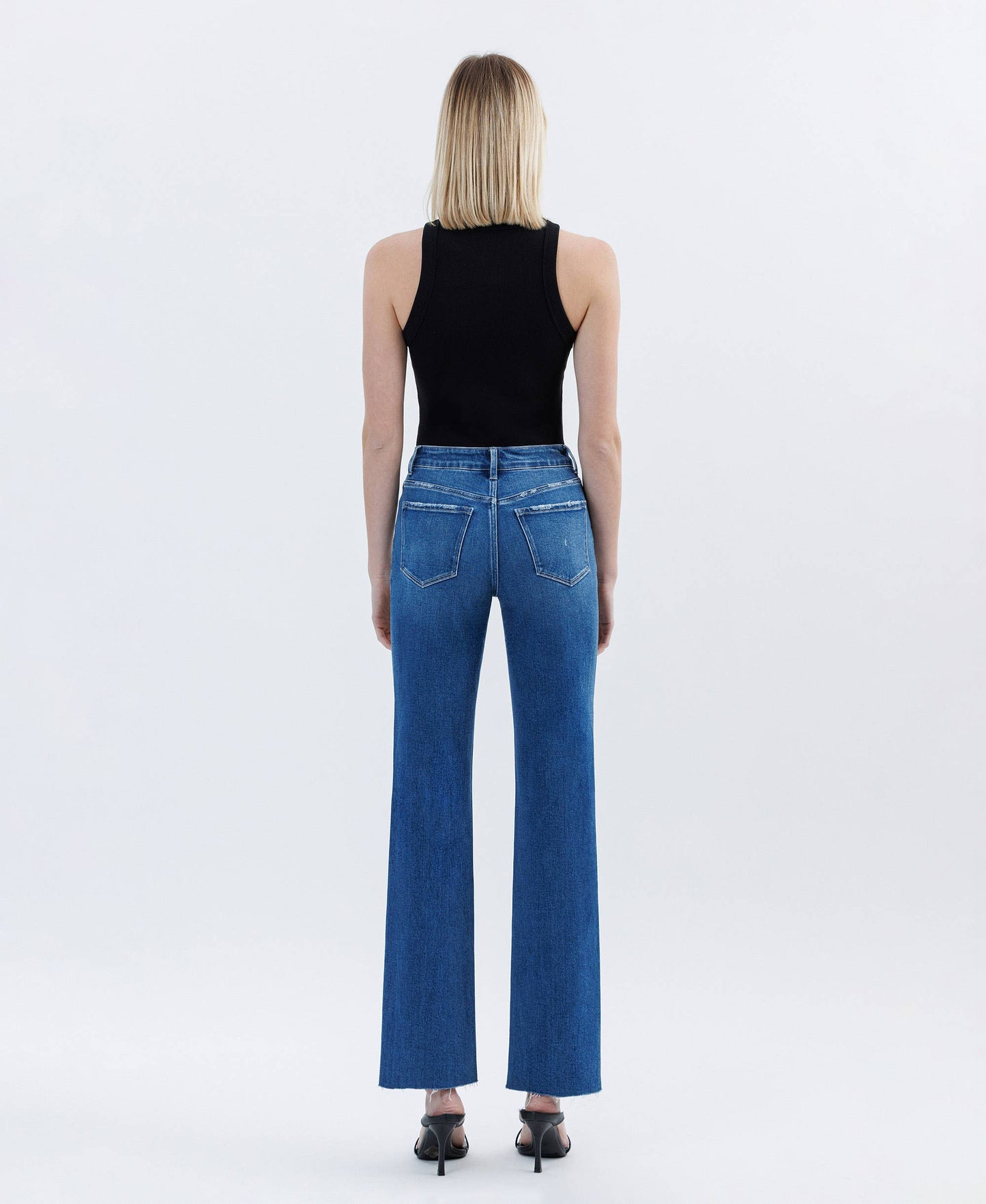 HIGH RISE CLEAN CUT RAW HEM STRAIGHT JEANS
