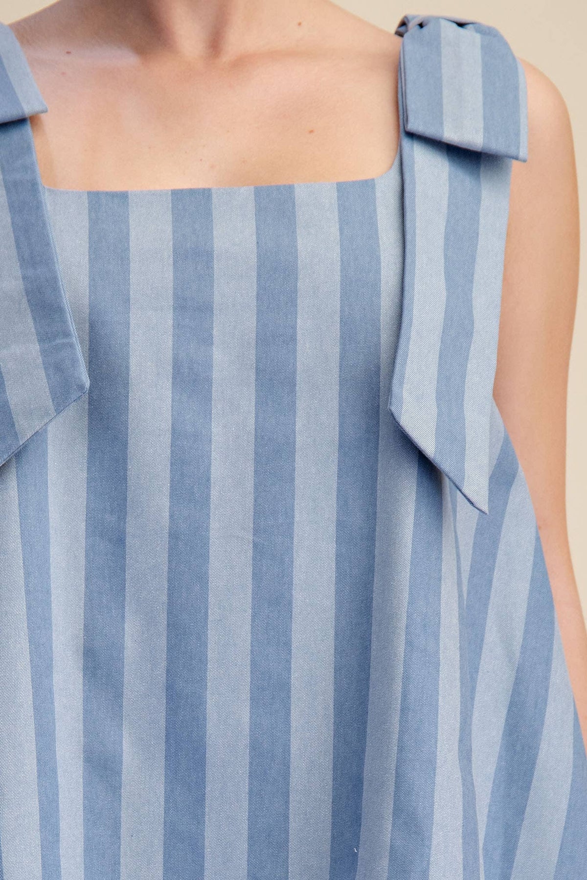 Glam - Scoop Neck Bow Shoulder Scallop Mini Dress