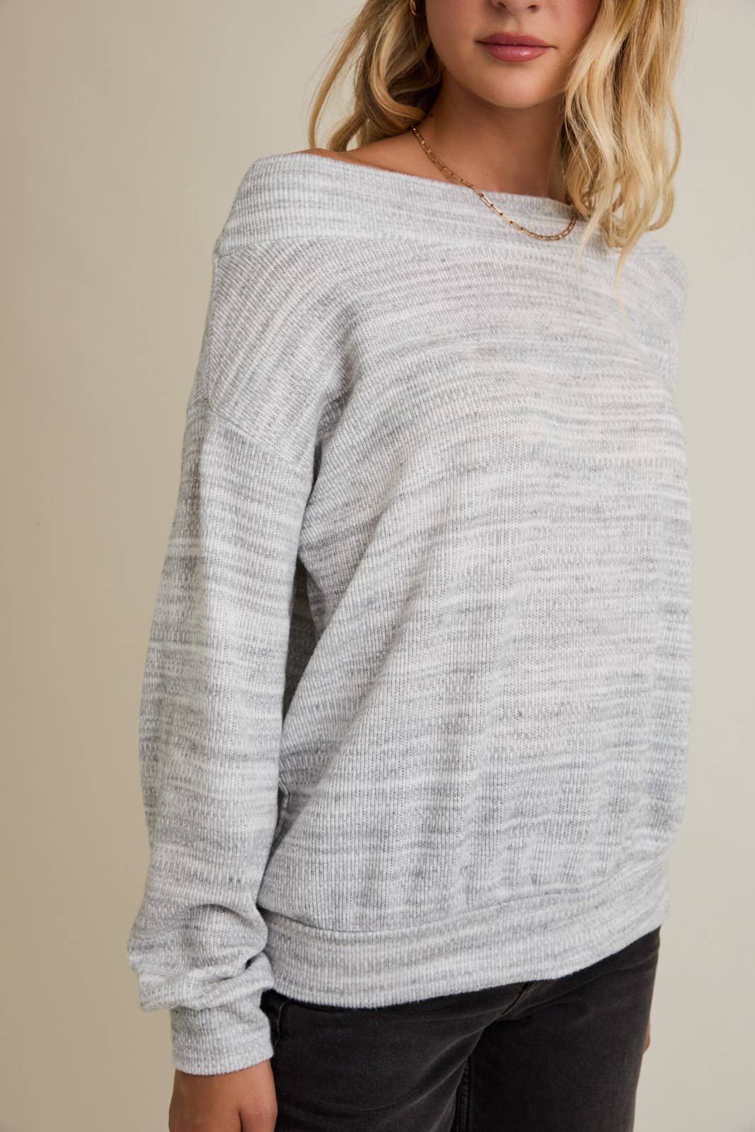 LONG SLEEVE UNBALANCED OFF SHOULDER TOP