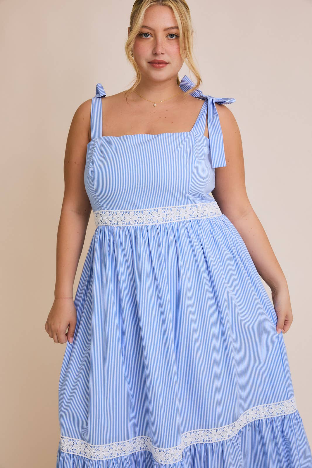 GILLI - PLUS SQUARE NECK TIE STRAP LACE TIRM STRIPE DRESS