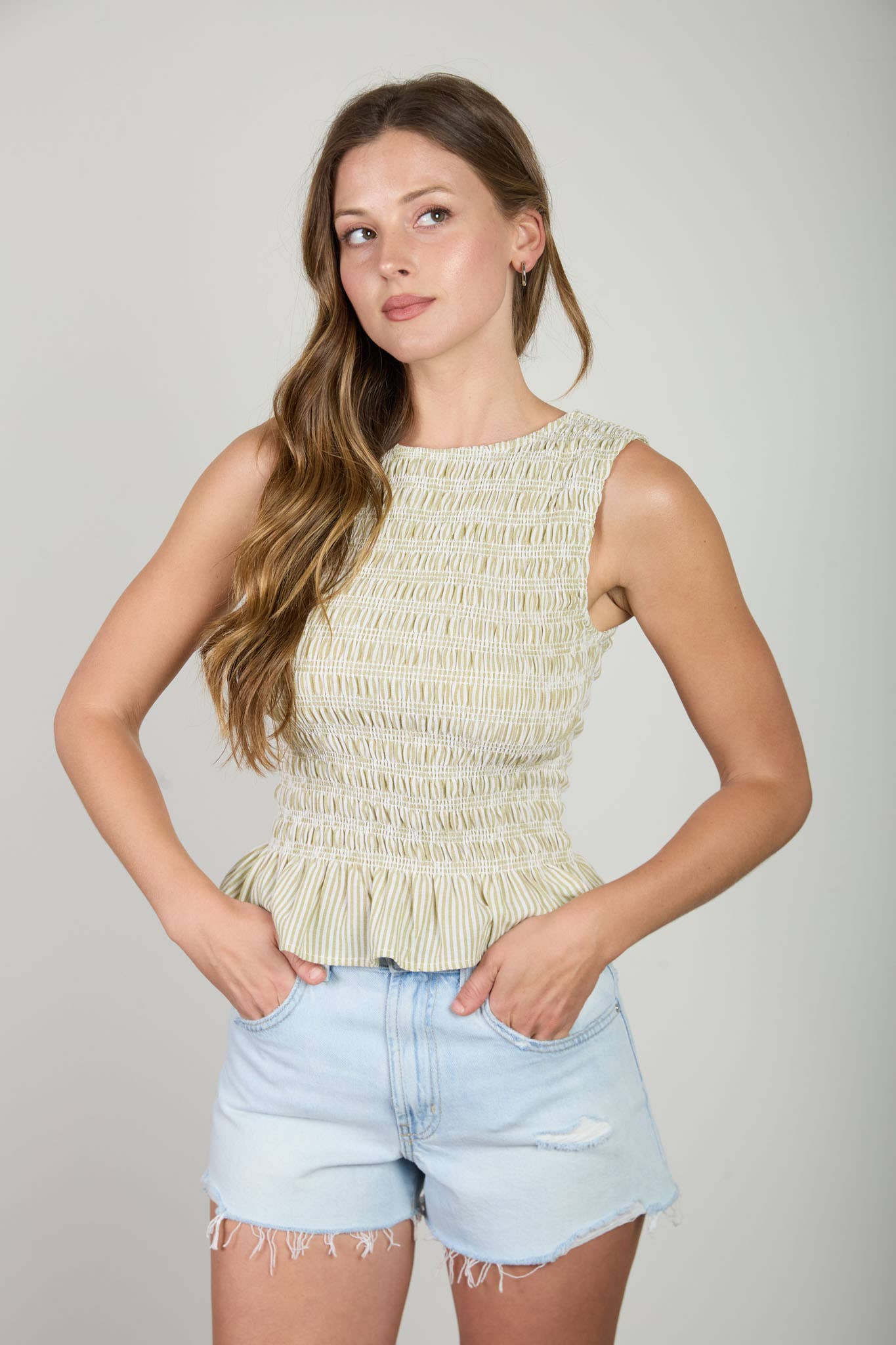 STRIPE SLEEVELESS SMOCKED BLOUSE