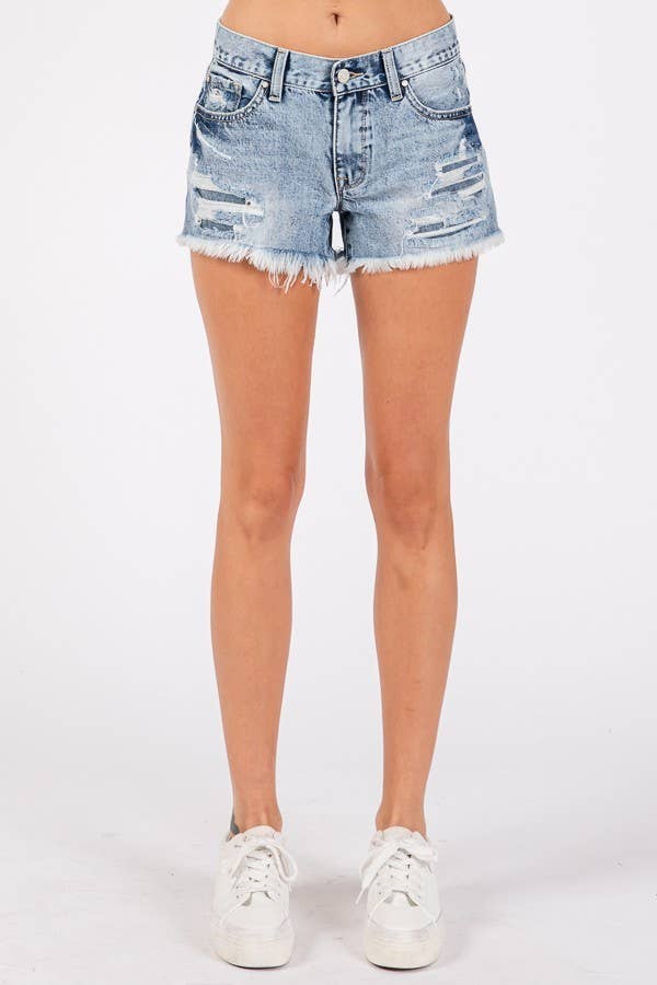 Petra153 - P1353R-LA MID RISE RIGID PATCHED SHORTS W/ FRAYED HEM