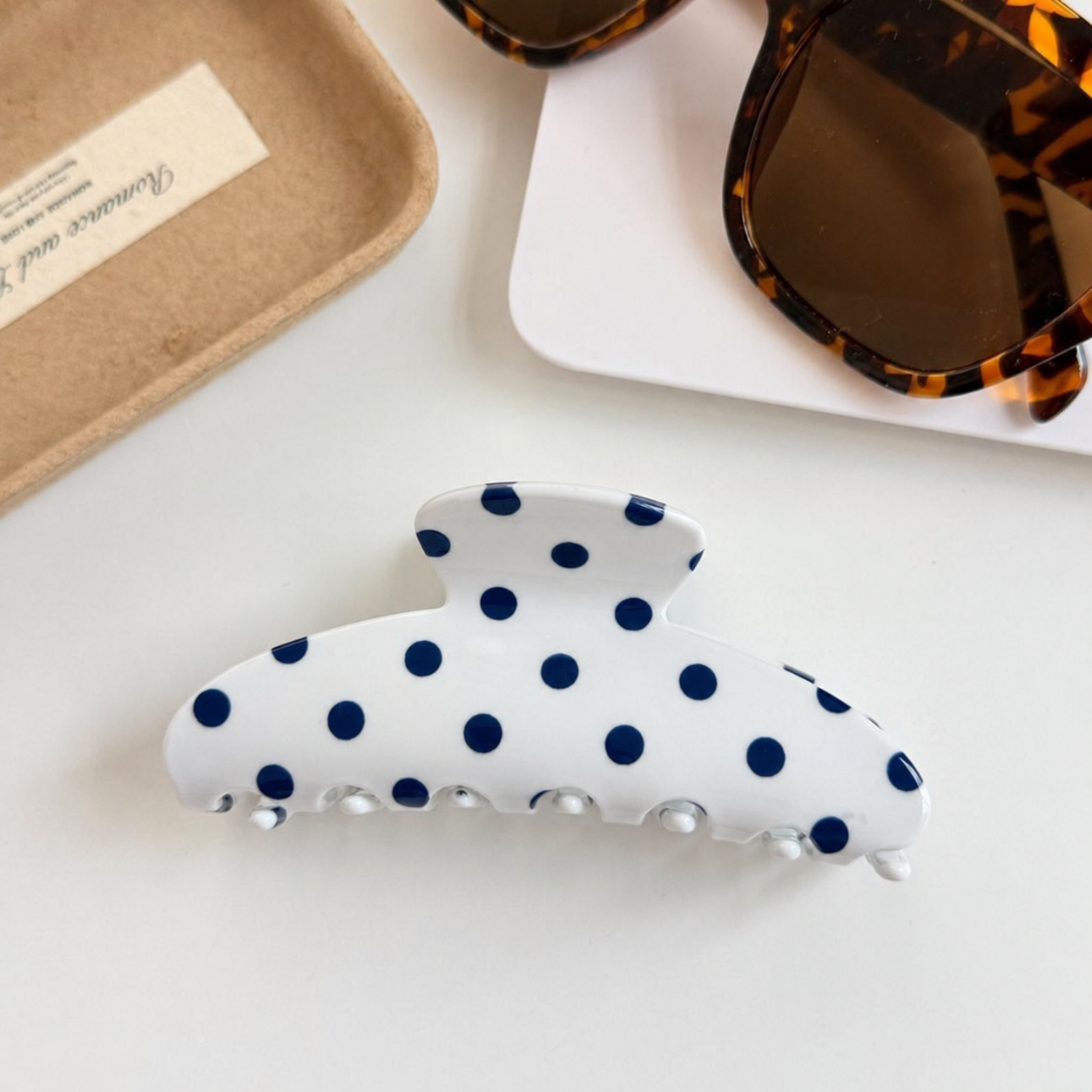 JOSSLYN by wall to wall - Retro Polka Dot Hair Claw - Glossy Spotted French | 40H1099