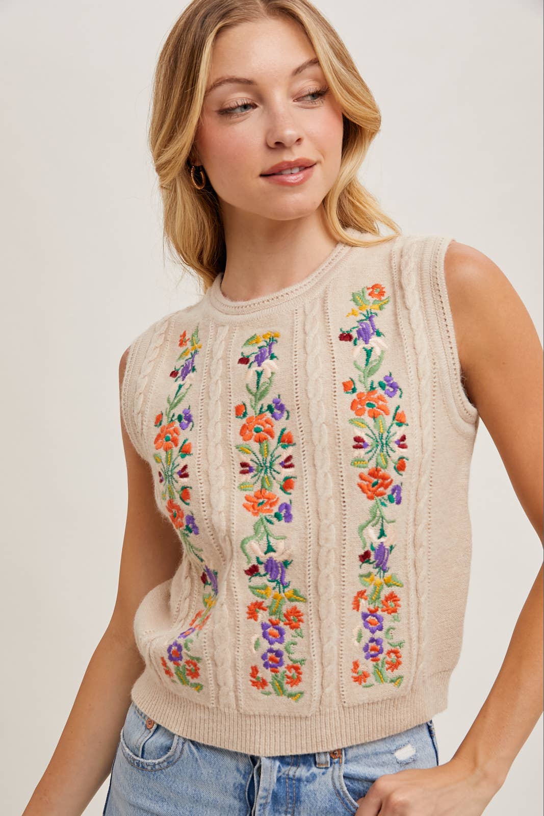 EMBROIDERED SLEEVELESS KNIT TANK TOP