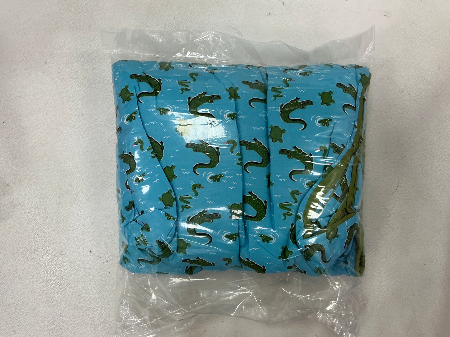 Alligator on blue napmat