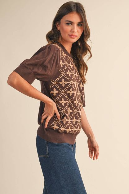 SHORT PUFF SLEEVE EMBROIDERY FRONT SWEATER