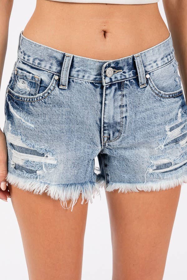 Petra153 - P1353R-LA MID RISE RIGID PATCHED SHORTS W/ FRAYED HEM