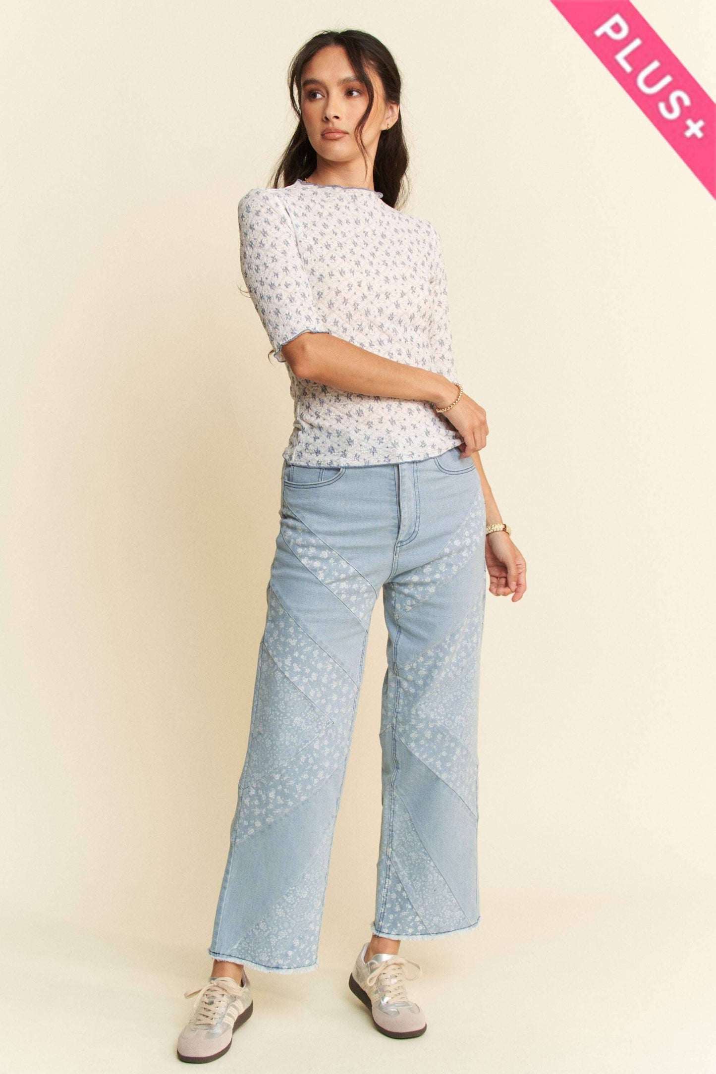 Davi & Dani - PLUS LACE STRETCH FLORAL MARROW EDGE KNIT TOP