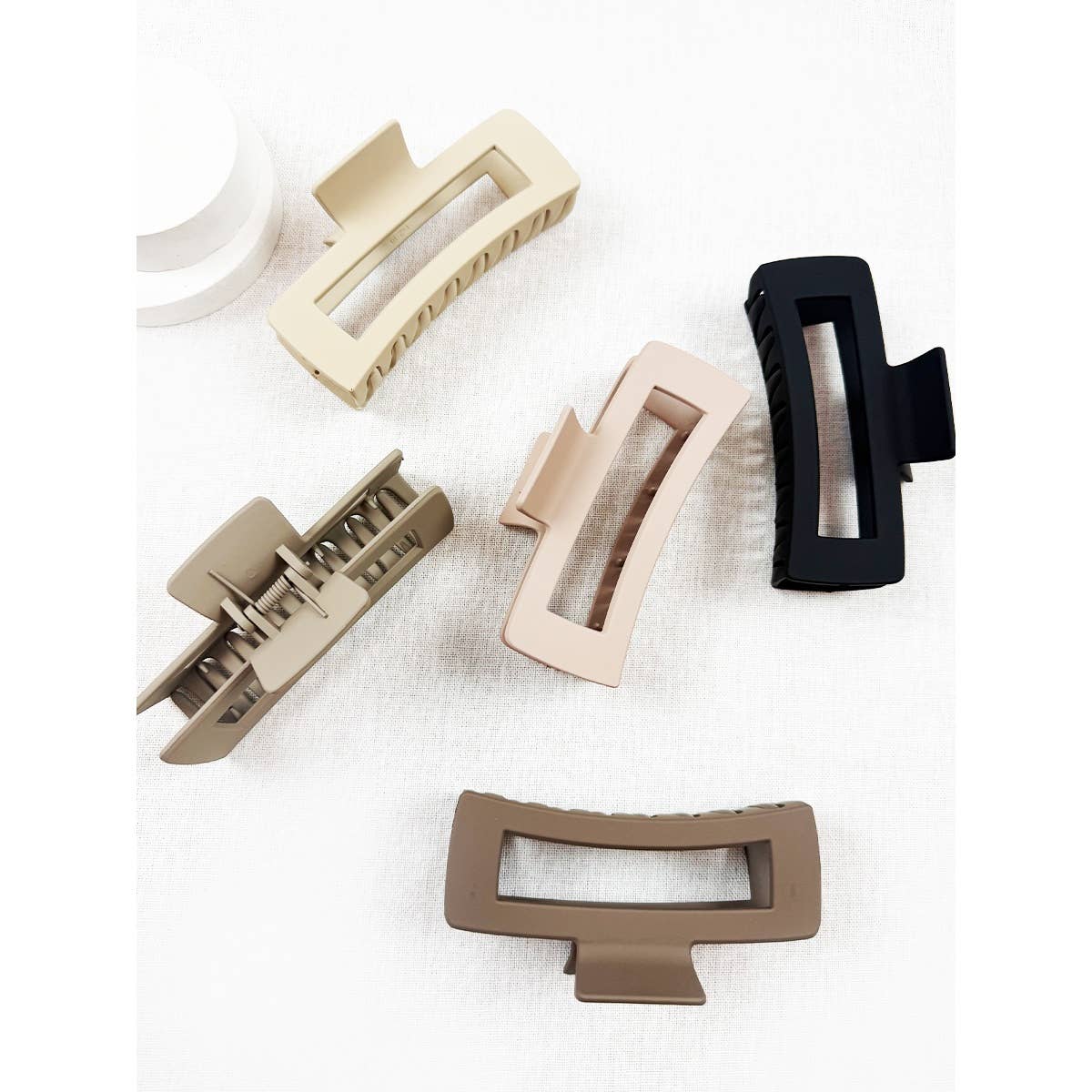 Love and Repeat - Matte Jumbo Cut Out Rectangle Hair Claw