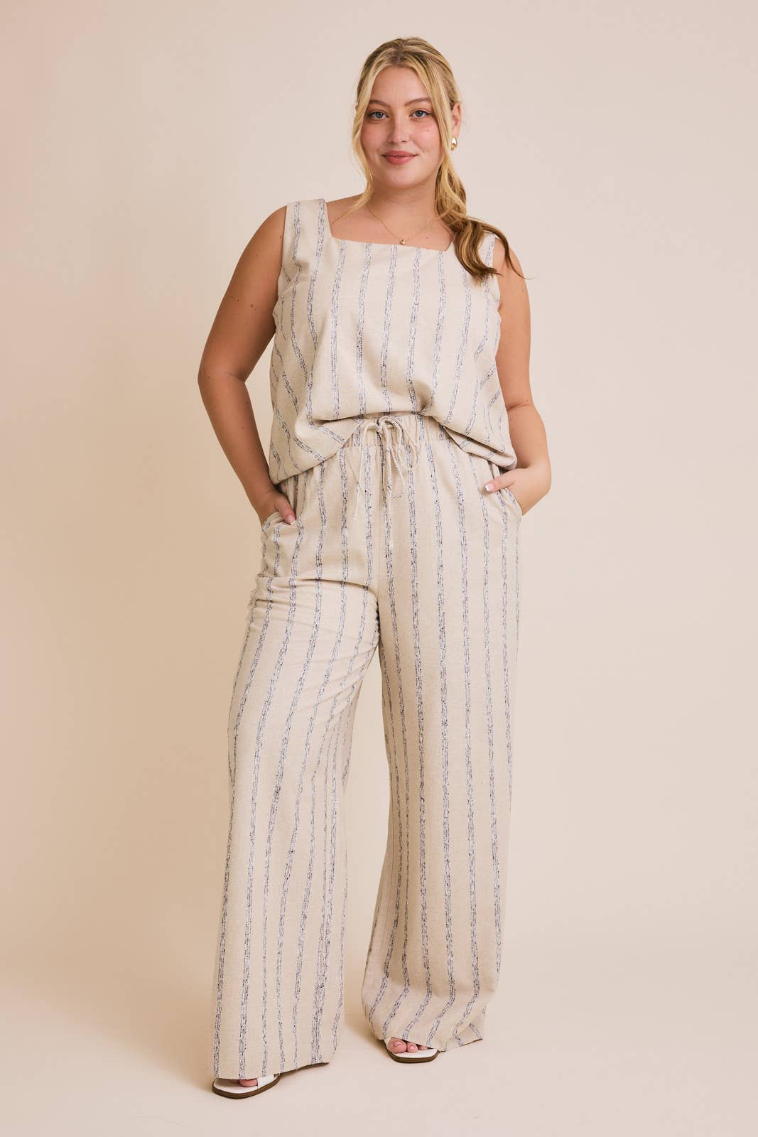 GILLI - PLUS SQUARE NECK TOP AND ELASTIC WAIST TIE ABSTRACT PANTS