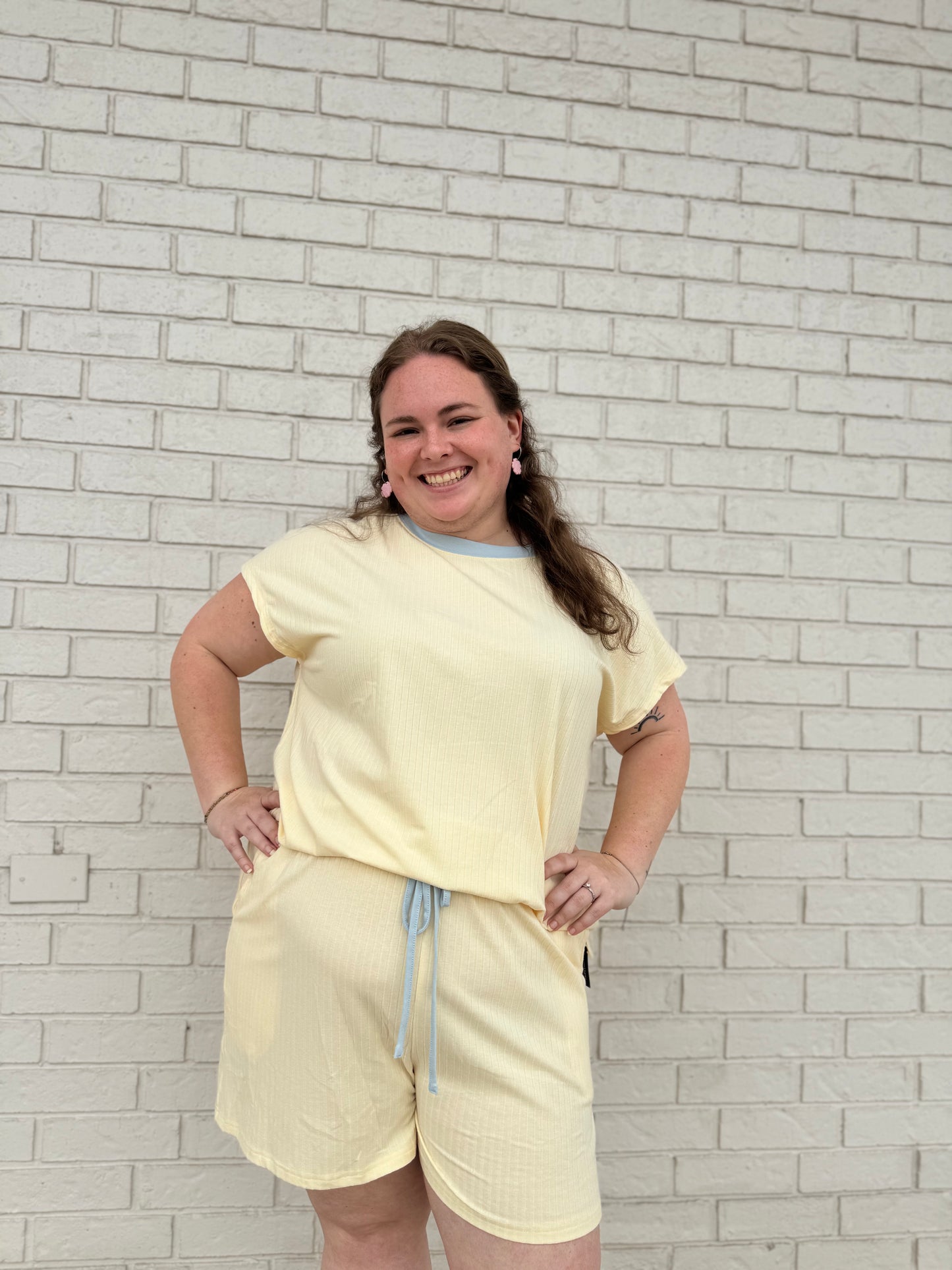 Plus Size Colorblock Trim Ribbed Top & Shorts Set