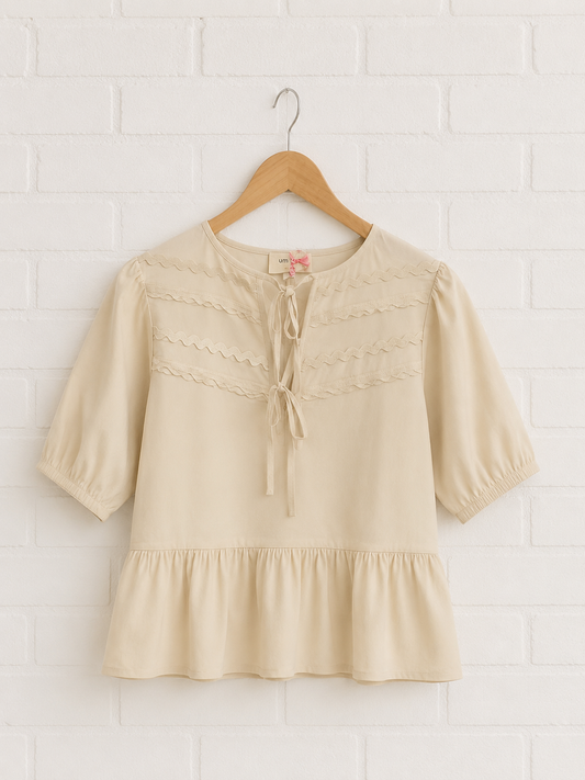 Tie top with wave detailing