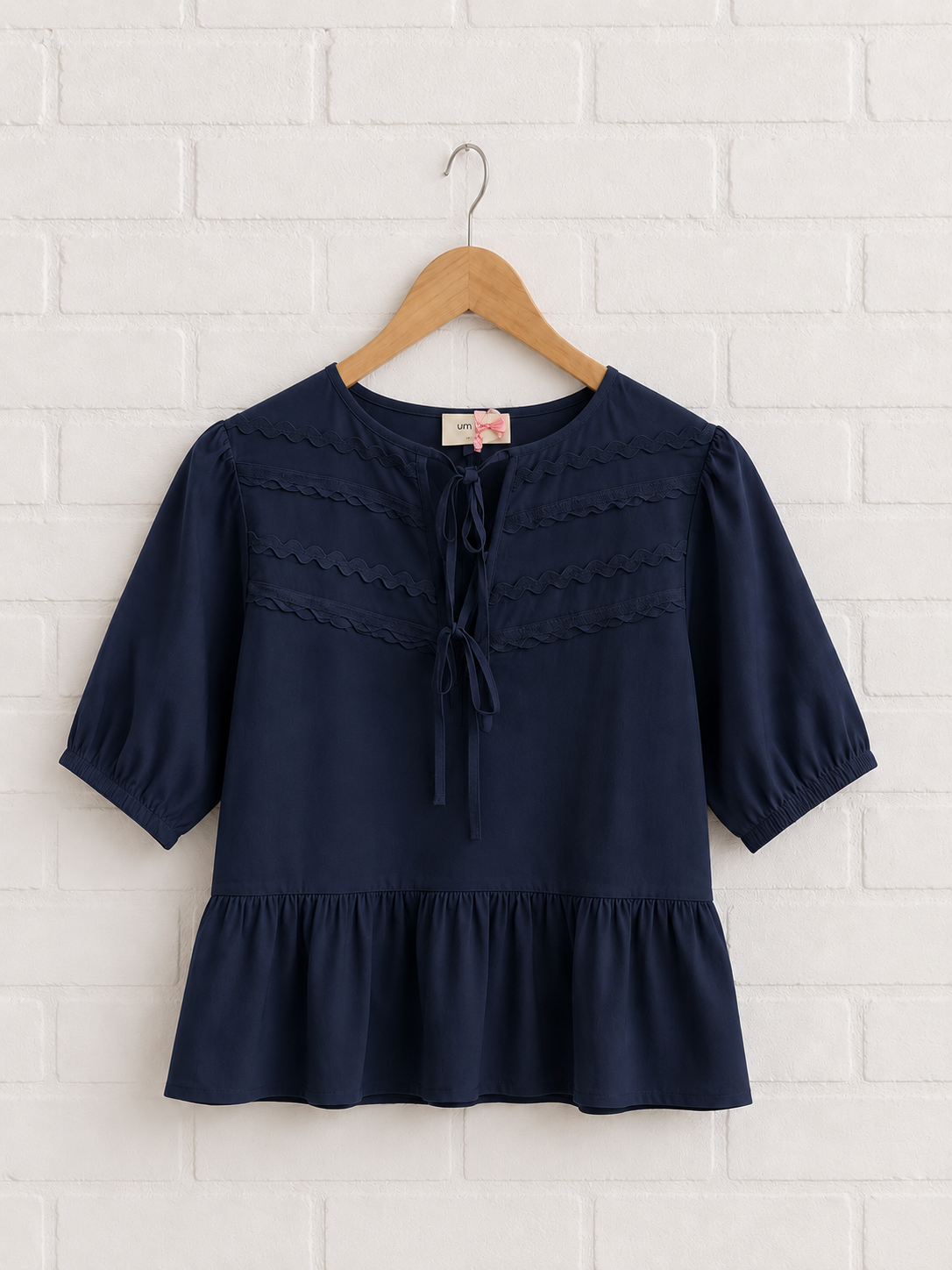 Tie top with wave detailing