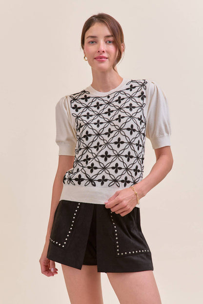 SHORT PUFF SLEEVE EMBROIDERY FRONT SWEATER