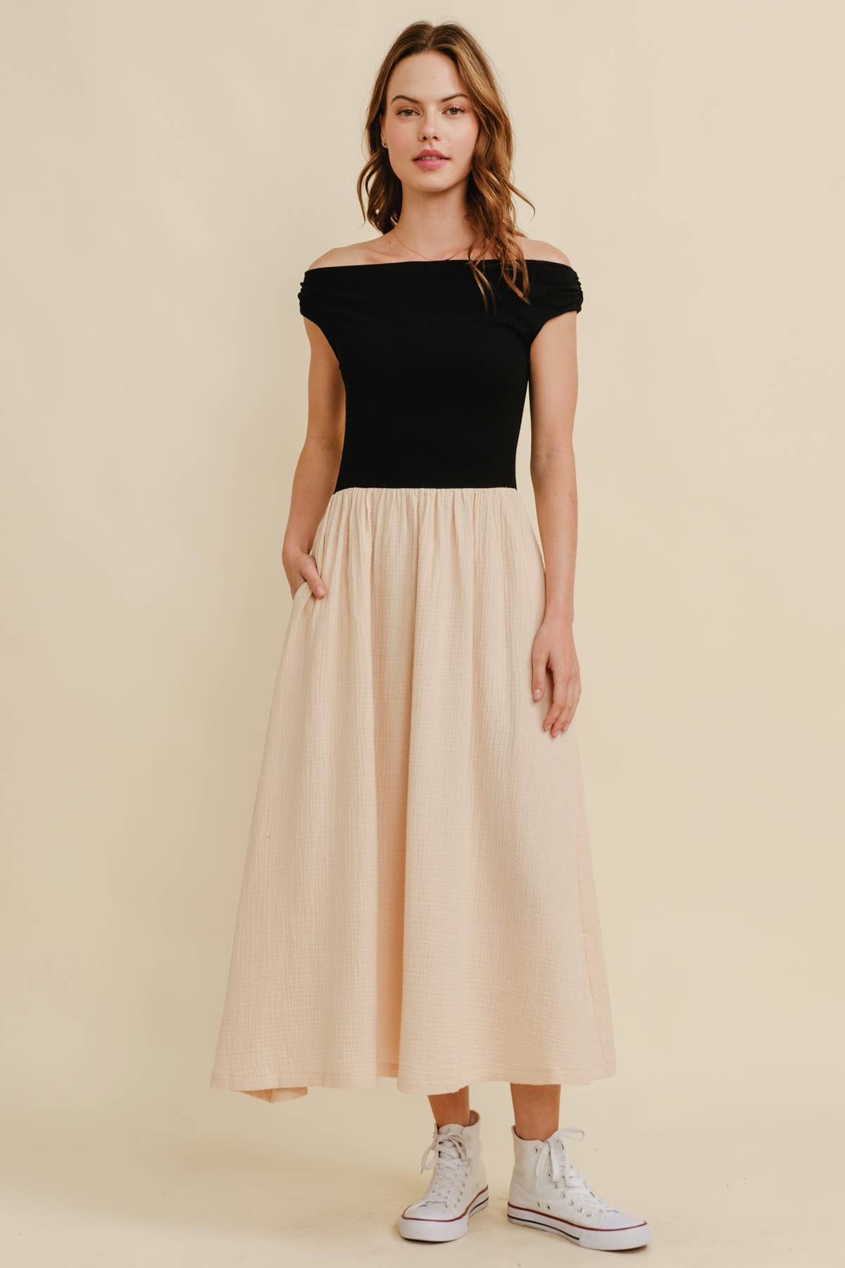 Cloud Ten - CD17609 - OFF SHOULDER CONTRAST MAXI DRESS
