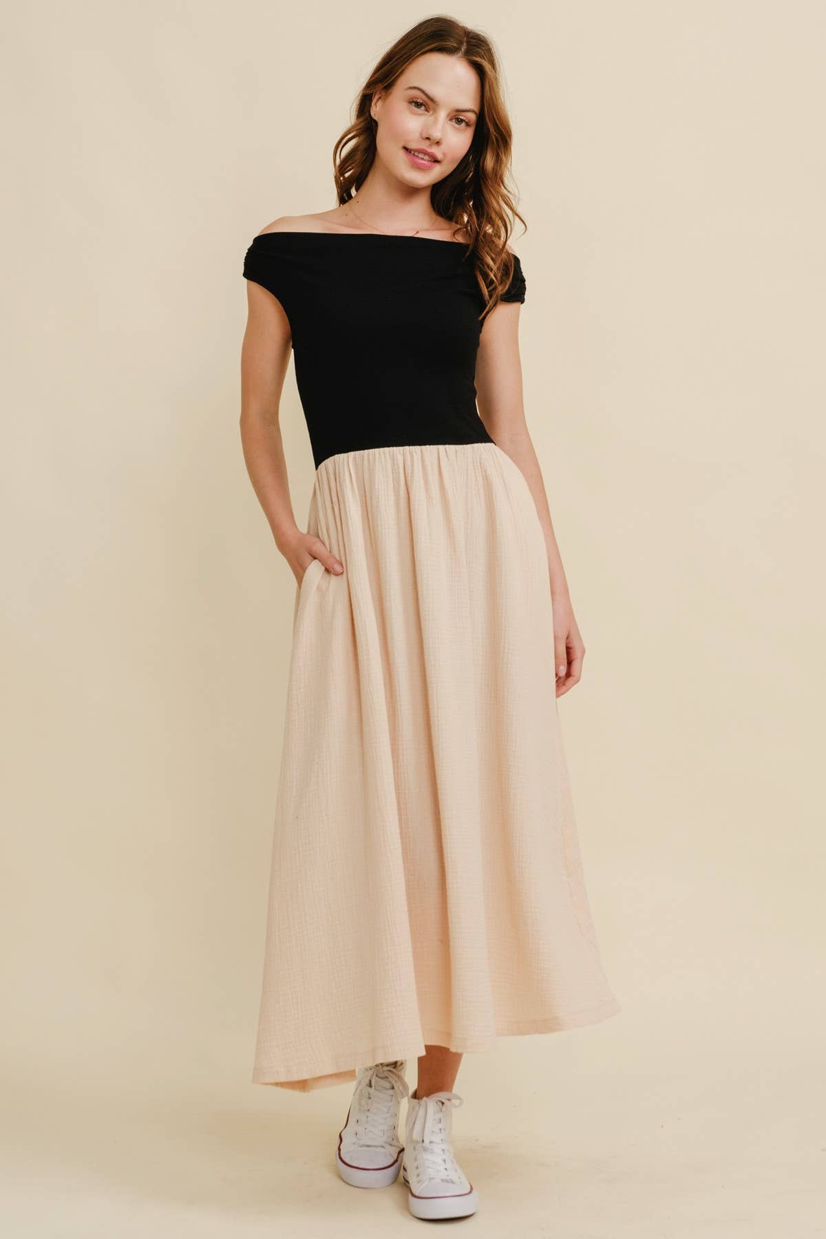 Cloud Ten - CD17609 - OFF SHOULDER CONTRAST MAXI DRESS