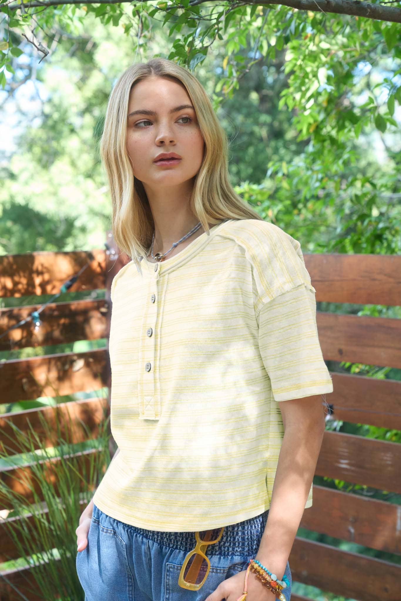STRIPE EXPOSED KNIT TOP