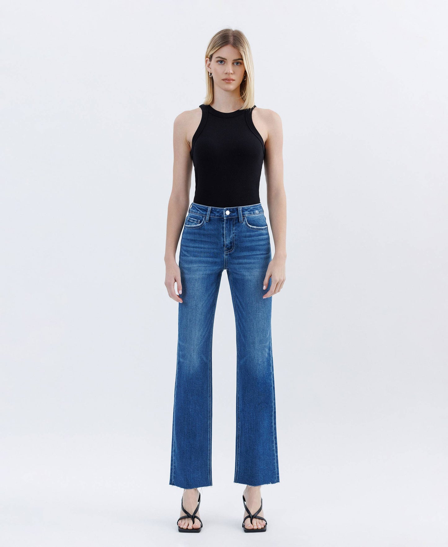 HIGH RISE CLEAN CUT RAW HEM STRAIGHT JEANS