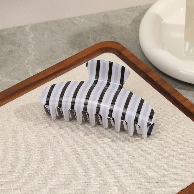 JOSSLYN by wall to wall - JUMBO STRIPE PLAID OVAL HAIR CLAW CLIPS | 40H1069