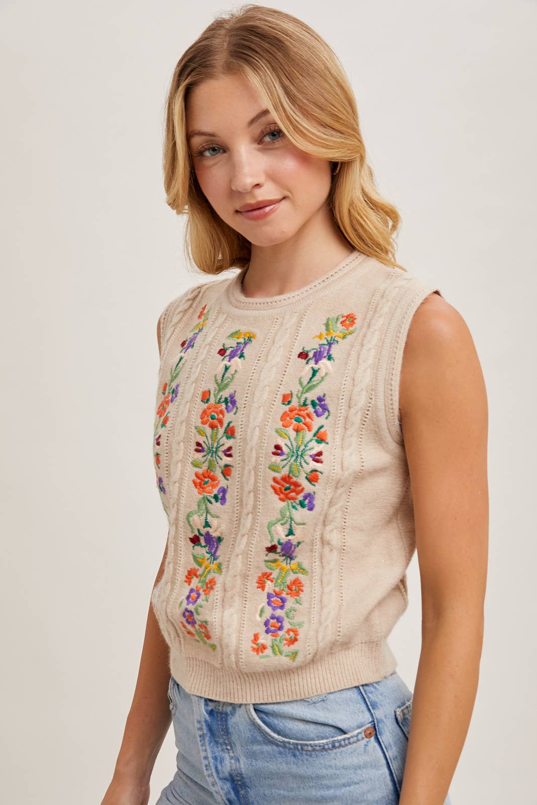 EMBROIDERED SLEEVELESS KNIT TANK TOP