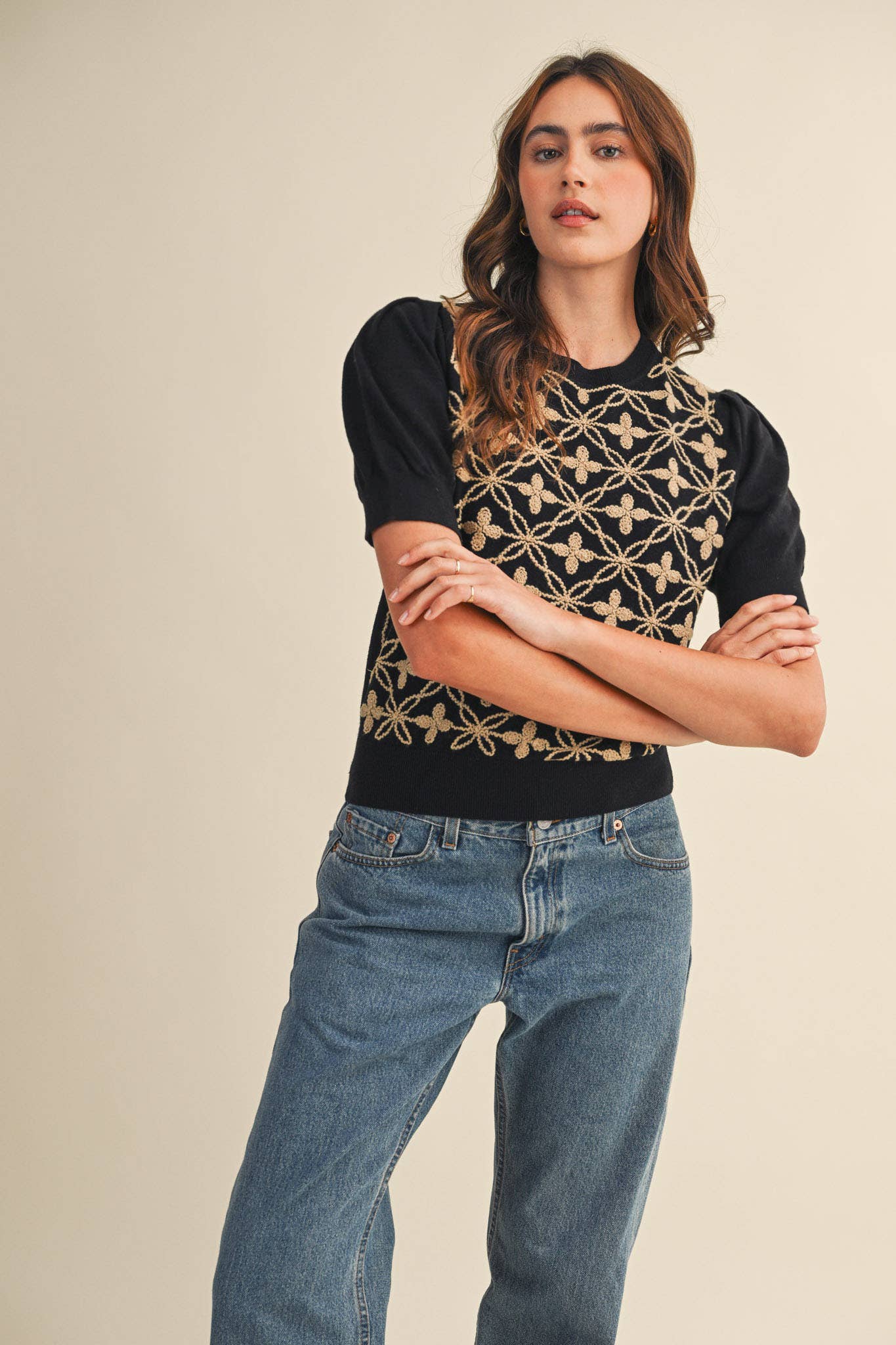 SHORT PUFF SLEEVE EMBROIDERY FRONT SWEATER