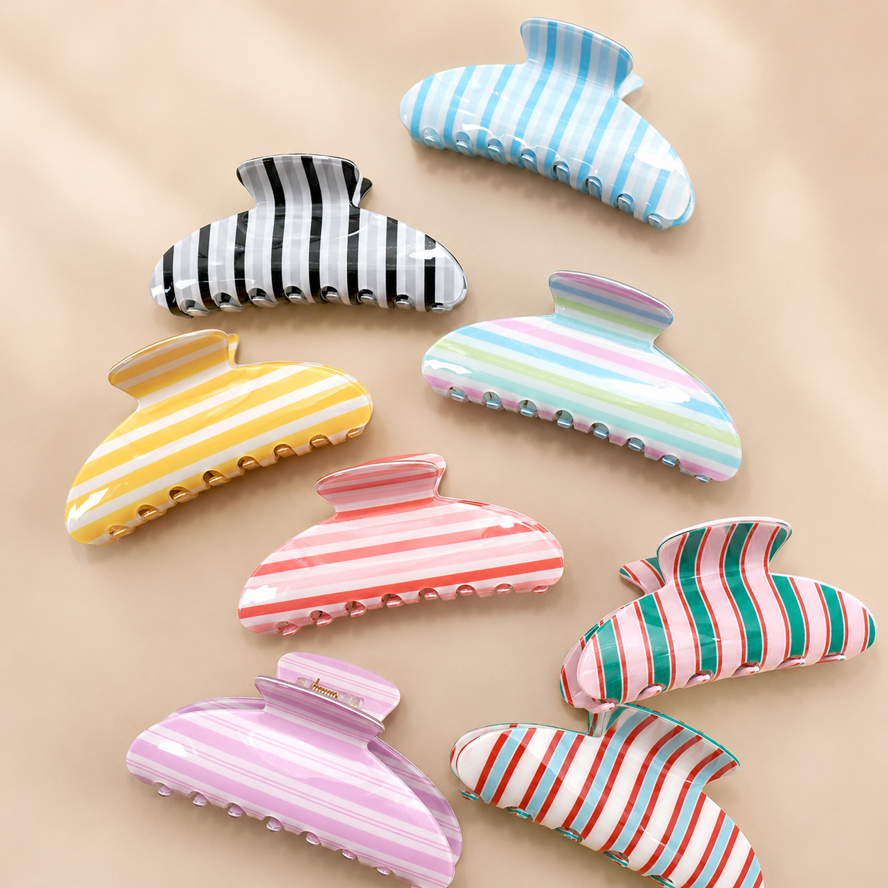 JOSSLYN by wall to wall - JUMBO STRIPE PLAID OVAL HAIR CLAW CLIPS | 40H1069