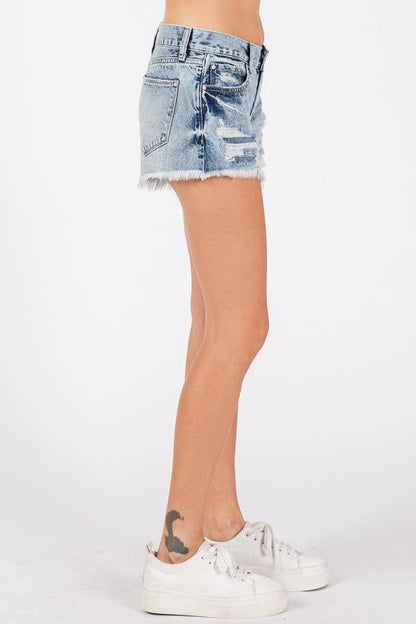 Petra153 - P1353R-LA MID RISE RIGID PATCHED SHORTS W/ FRAYED HEM
